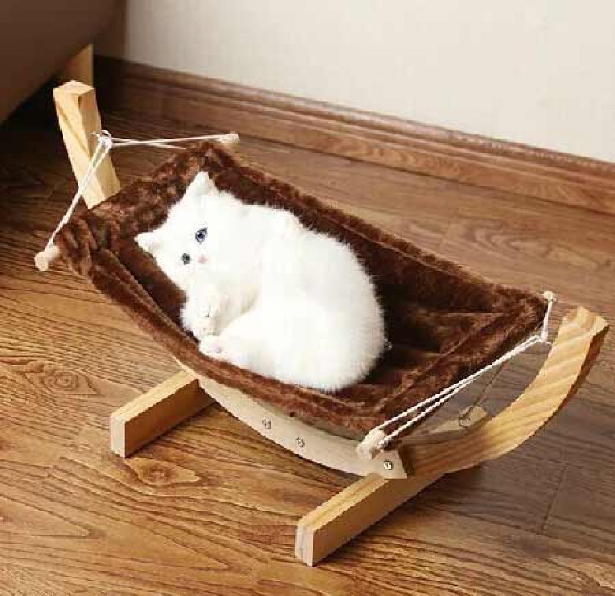 кровати для кошек и котов