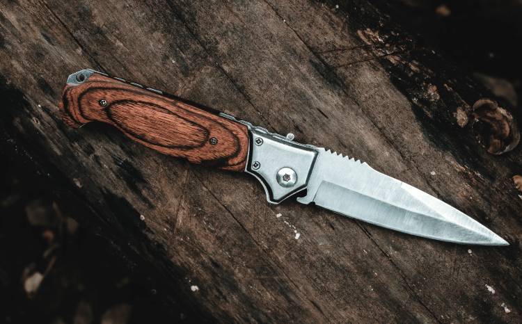 How to Properly Carry Your Folding Knife